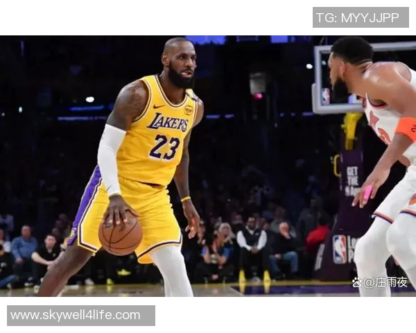 詹姆斯三双领湖人逆转国王，助球队取得八连胜